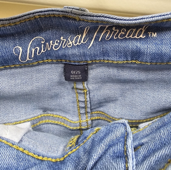 Universal Threads DENIM Shorts - Picture 3 of 3